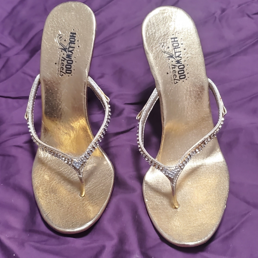 Hollywood heels gold thong heels size 9